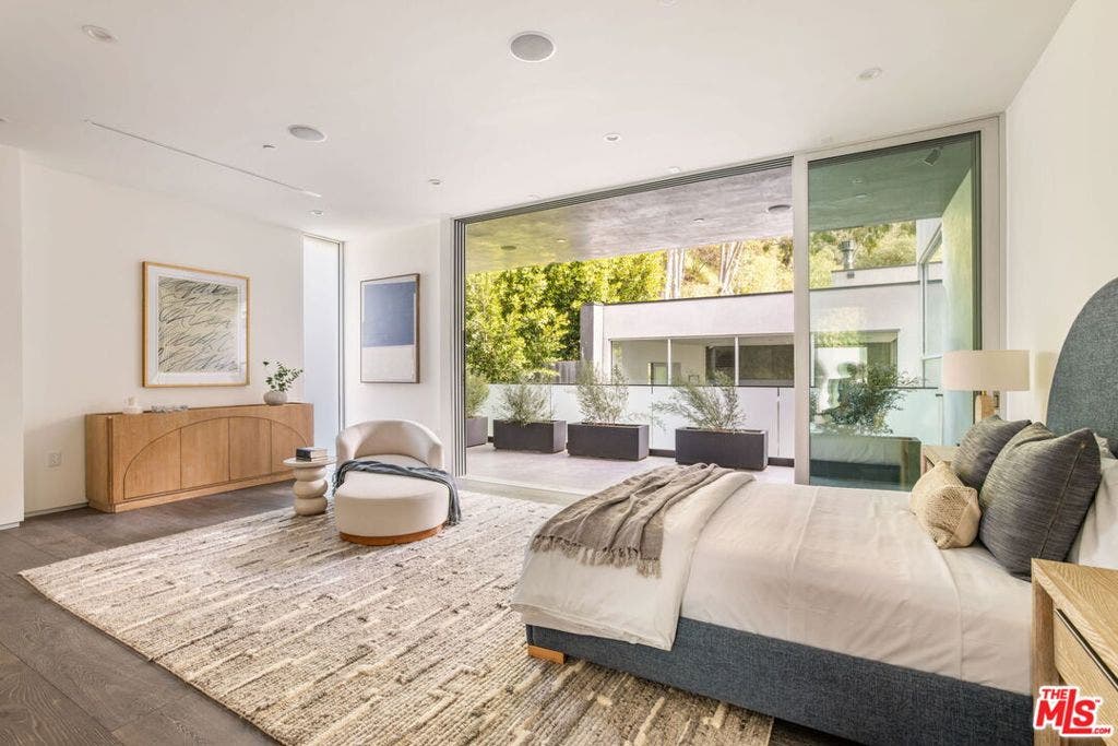 1116 Chantilly Road, Los Angeles, CA 90077 1116 Chantilly Road, Los Angeles, CA 90077