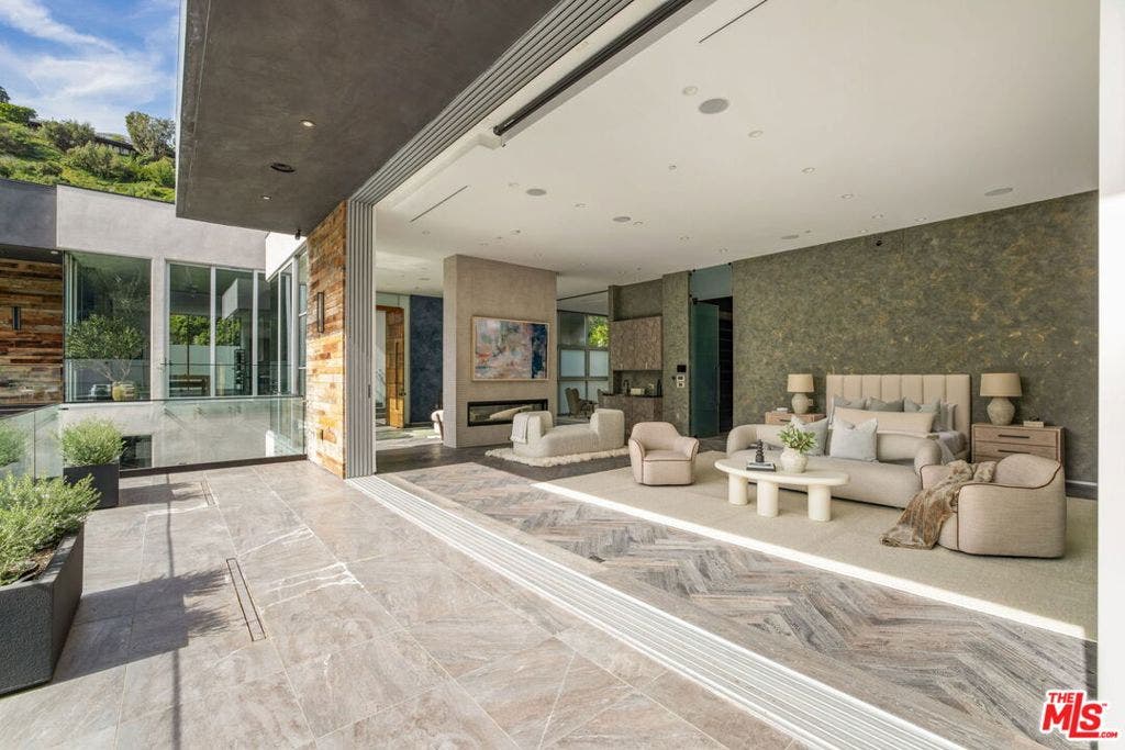 1116 Chantilly Road, Los Angeles, CA 90077 1116 Chantilly Road, Los Angeles, CA 90077