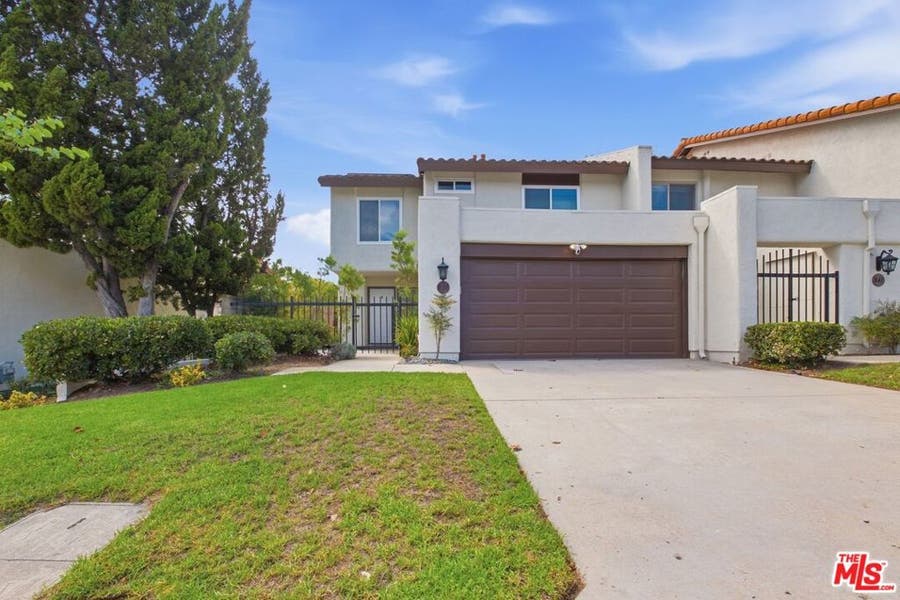 Property photo for 833 N Shadow Lake Drive, Thousand Oaks, CA