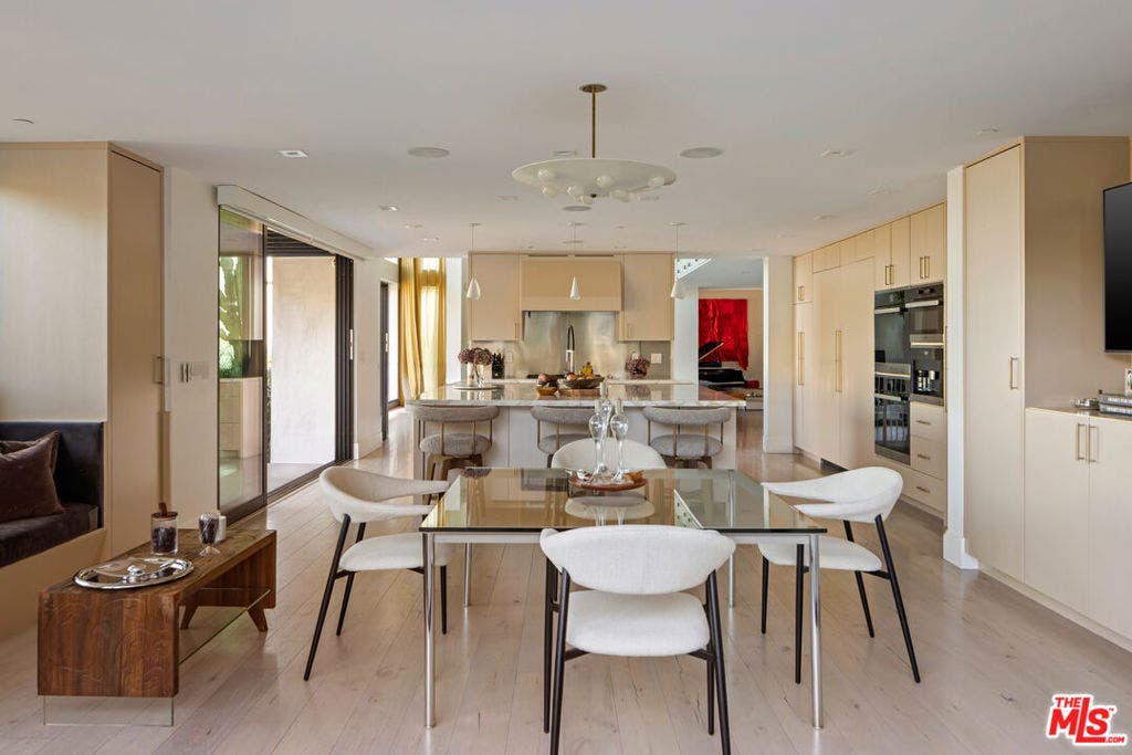 8080 Laurel View Drive, West Hollywood, CA 90069 8080 Laurel View Drive, West Hollywood, CA 90069