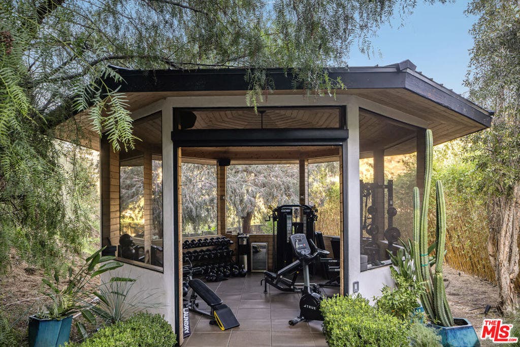8080 Laurel View Drive, West Hollywood, CA 90069 8080 Laurel View Drive, West Hollywood, CA 90069