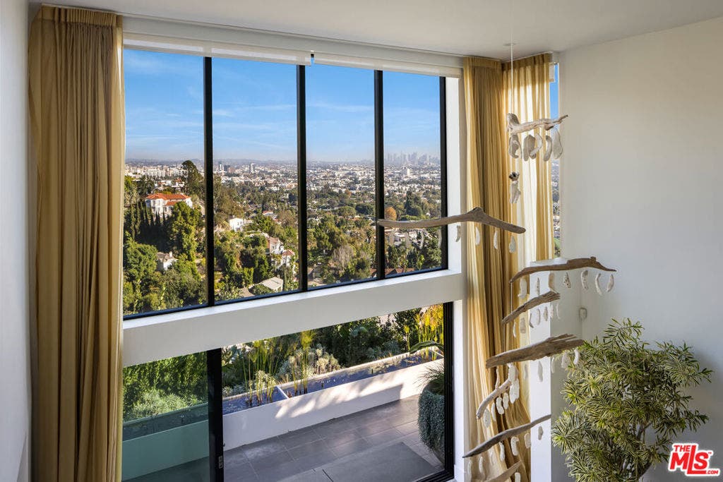 8080 Laurel View Drive, West Hollywood, CA 90069 8080 Laurel View Drive, West Hollywood, CA 90069