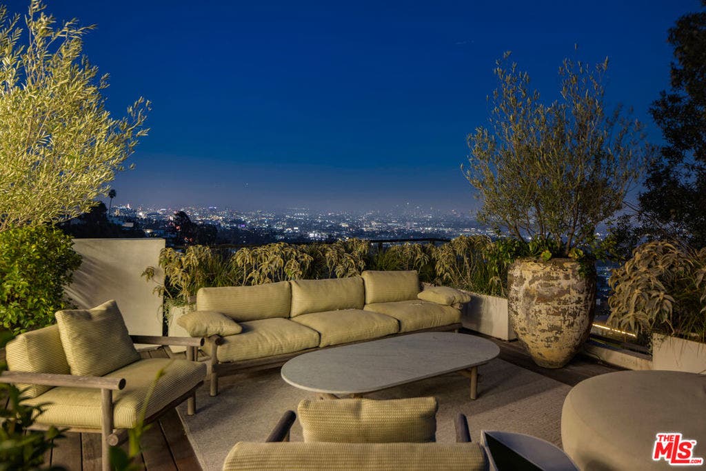 8080 Laurel View Drive, West Hollywood, CA 90069 8080 Laurel View Drive, West Hollywood, CA 90069