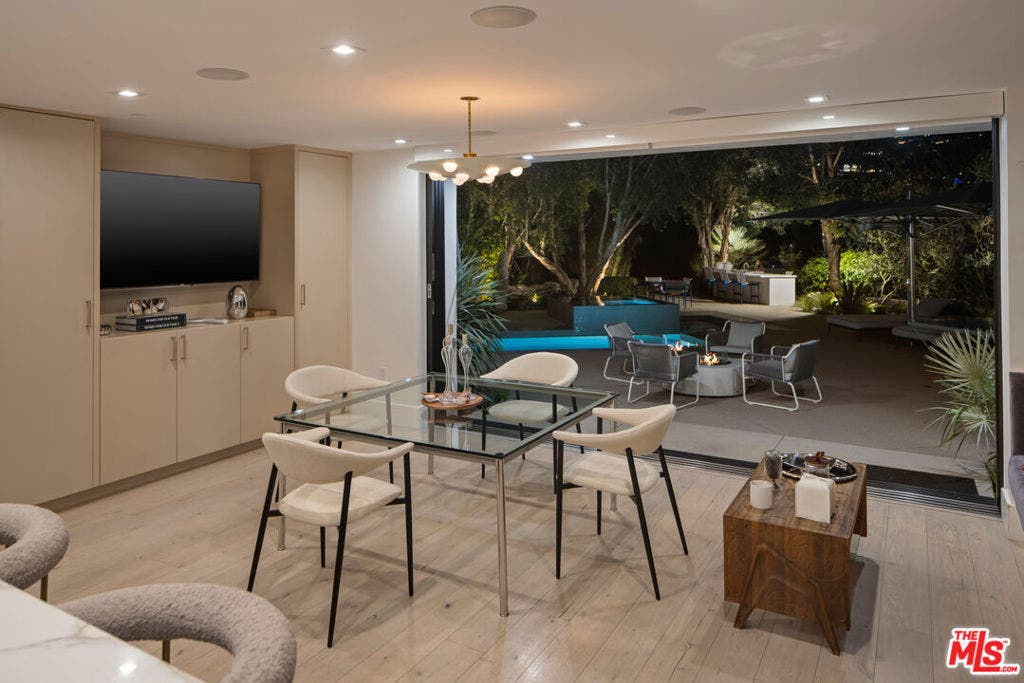8080 Laurel View Drive, West Hollywood, CA 90069 8080 Laurel View Drive, West Hollywood, CA 90069