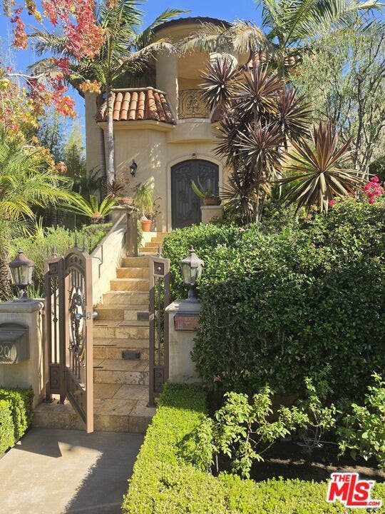 Property photo for 620 Lorna Lane, Los Angeles, CA