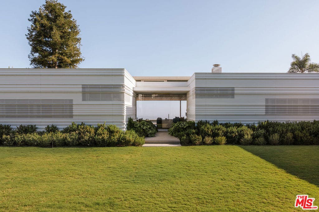 555 Vick Place, Beverly Hills, CA 90210 555 Vick Place, Beverly Hills, CA 90210