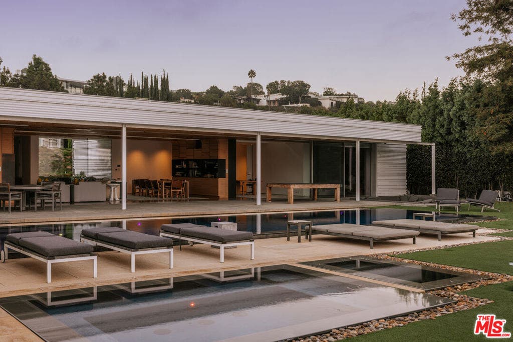 555 Vick Place, Beverly Hills, CA 90210 555 Vick Place, Beverly Hills, CA 90210