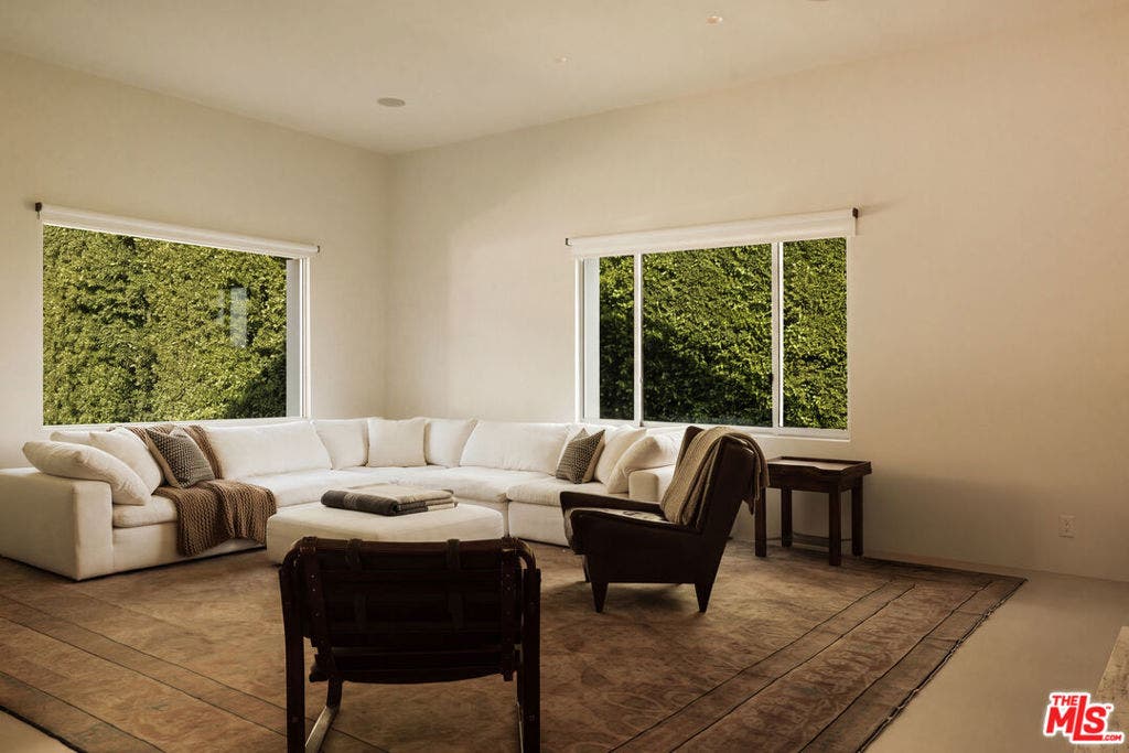 555 Vick Place, Beverly Hills, CA 90210 555 Vick Place, Beverly Hills, CA 90210