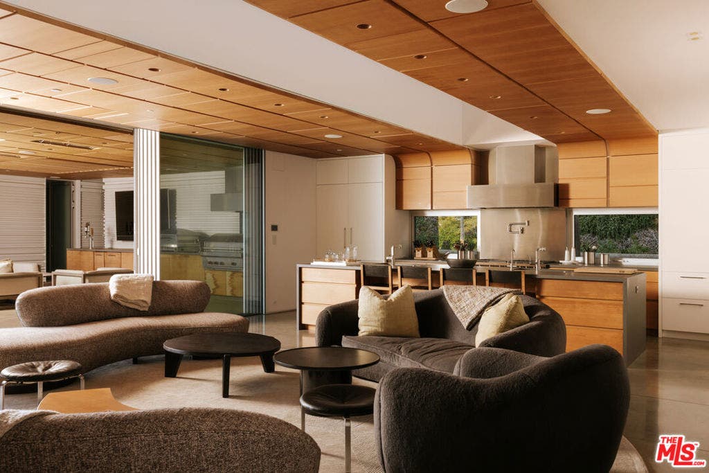 555 Vick Place, Beverly Hills, CA 90210 555 Vick Place, Beverly Hills, CA 90210