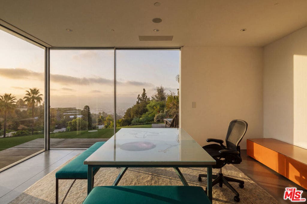 555 Vick Place, Beverly Hills, CA 90210 555 Vick Place, Beverly Hills, CA 90210