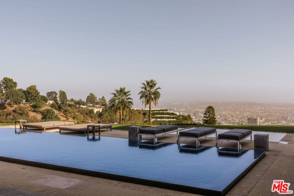 555 Vick Place, Beverly Hills, CA 90210 555 Vick Place, Beverly Hills, CA 90210