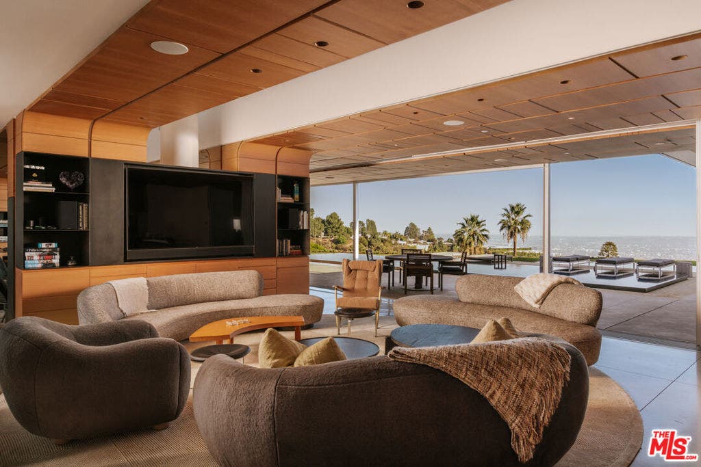 555 Vick Place, Beverly Hills, CA 90210 555 Vick Place, Beverly Hills, CA 90210