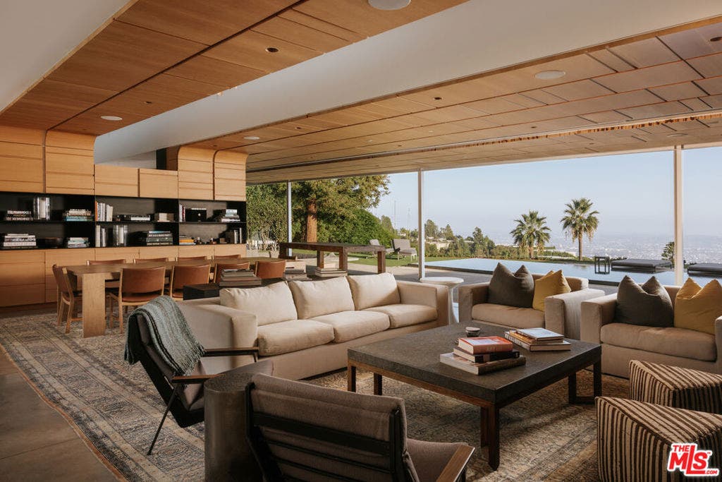 555 Vick Place, Beverly Hills, CA 90210 555 Vick Place, Beverly Hills, CA 90210