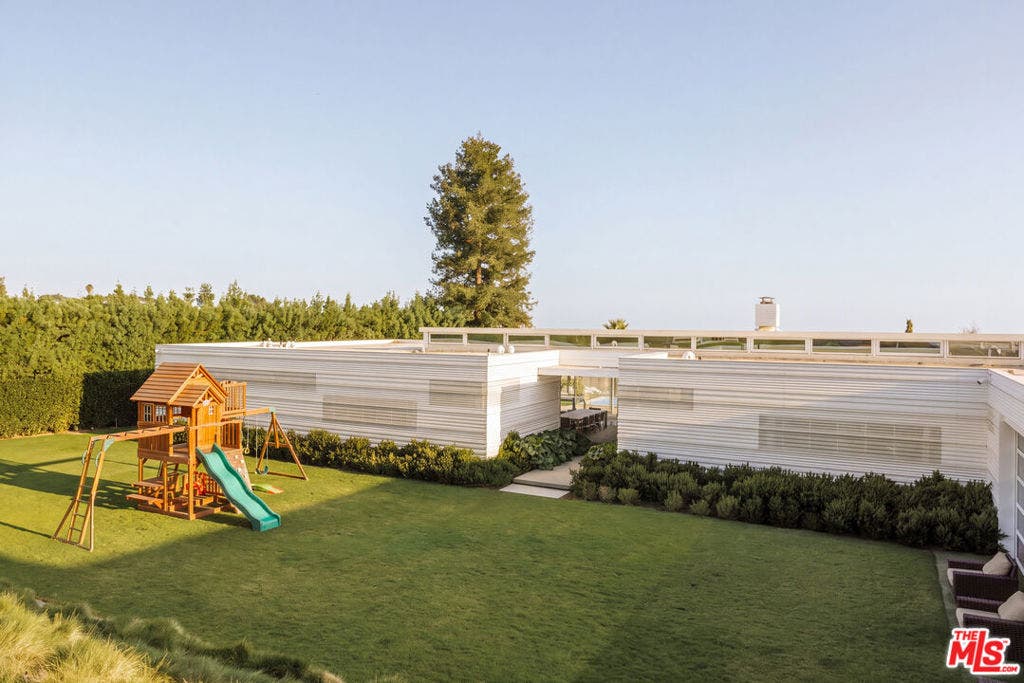 555 Vick Place, Beverly Hills, CA 90210 555 Vick Place, Beverly Hills, CA 90210