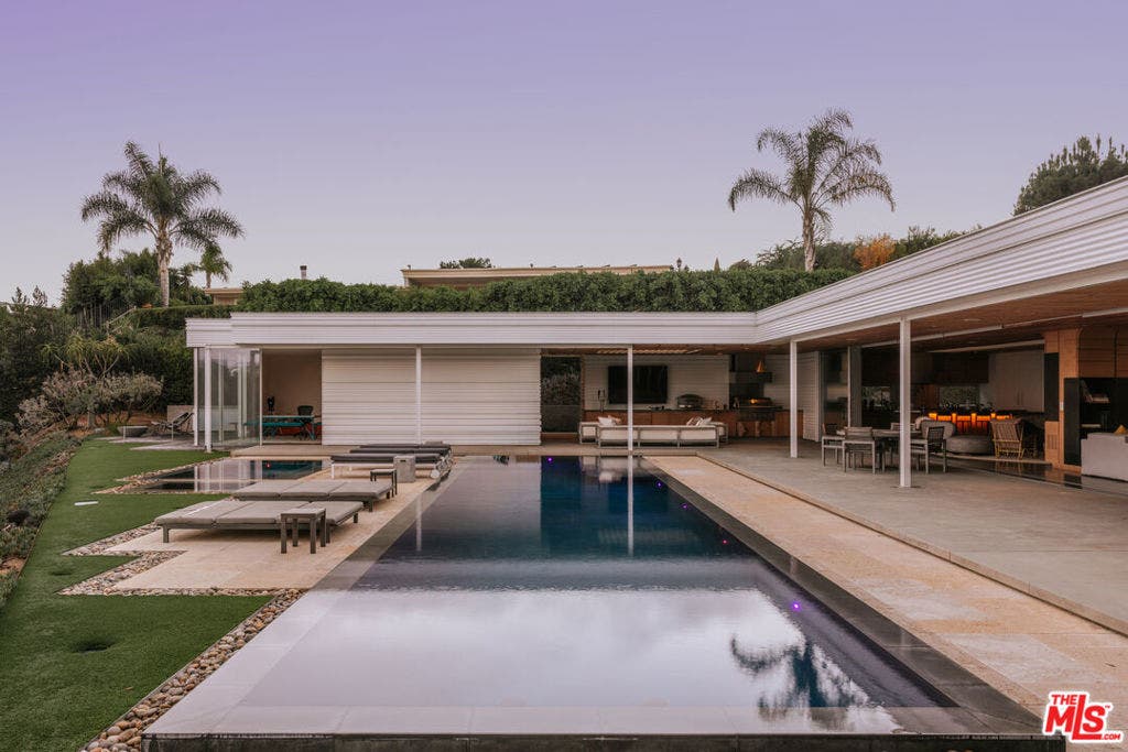555 Vick Place, Beverly Hills, CA 90210 555 Vick Place, Beverly Hills, CA 90210