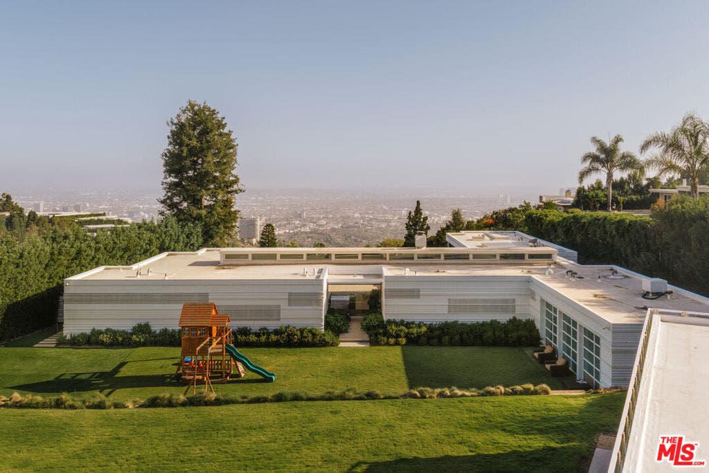 555 Vick Place, Beverly Hills, CA 90210 555 Vick Place, Beverly Hills, CA 90210