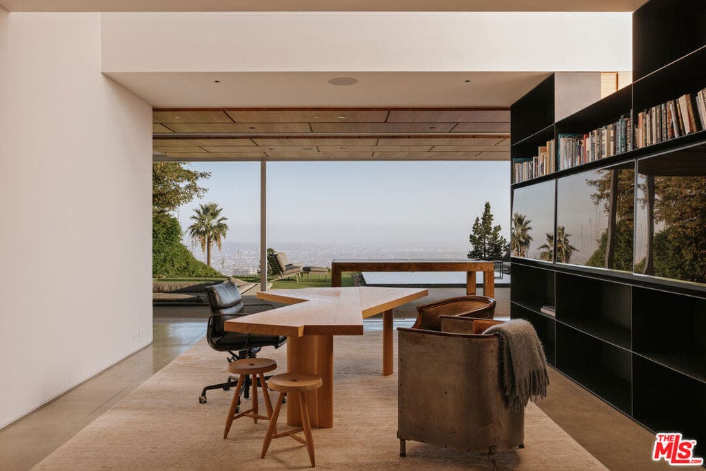 555 Vick Place, Beverly Hills, CA 90210 555 Vick Place, Beverly Hills, CA 90210