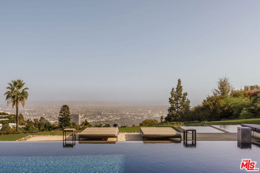 555 Vick Place, Beverly Hills, CA 90210 555 Vick Place, Beverly Hills, CA 90210