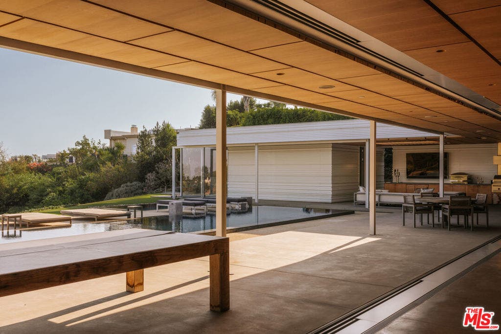 555 Vick Place, Beverly Hills, CA 90210 555 Vick Place, Beverly Hills, CA 90210