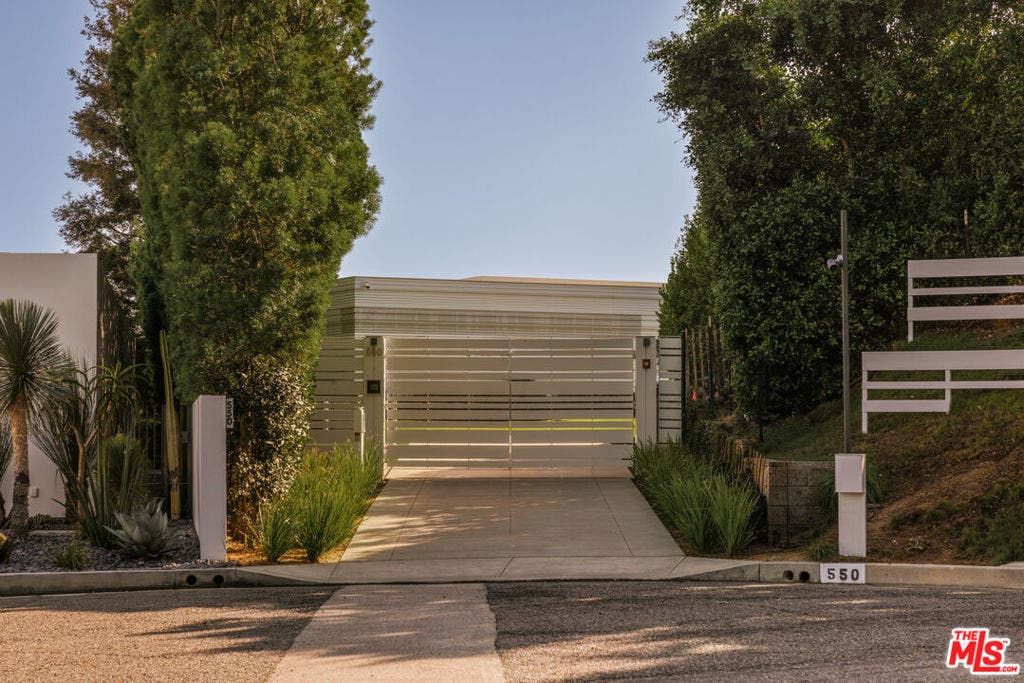 555 Vick Place, Beverly Hills, CA 90210 555 Vick Place, Beverly Hills, CA 90210