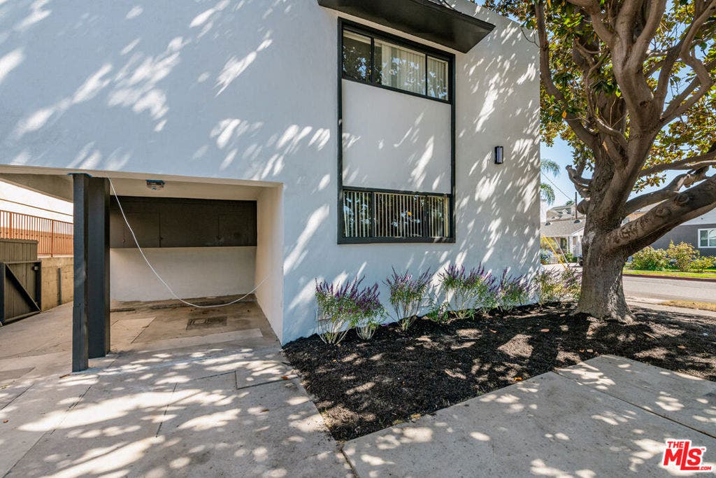 10225 Regent Street, Los Angeles, CA 90034 10225 Regent Street, Los Angeles, CA 90034