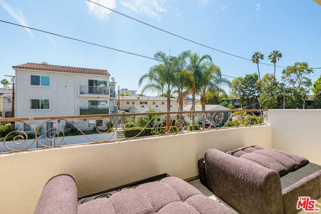 10225 Regent Street, Los Angeles, CA 90034 10225 Regent Street, Los Angeles, CA 90034