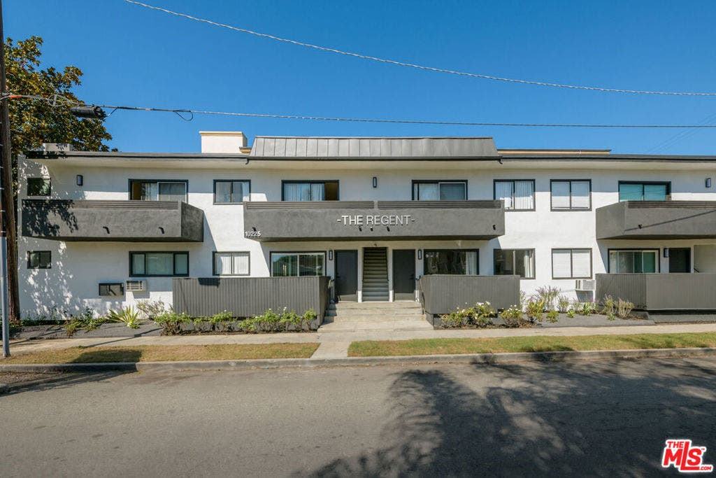 10225 Regent Street, Los Angeles, CA 90034 10225 Regent Street, Los Angeles, CA 90034