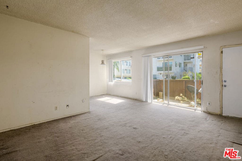 10225 Regent Street, Los Angeles, CA 90034 10225 Regent Street, Los Angeles, CA 90034