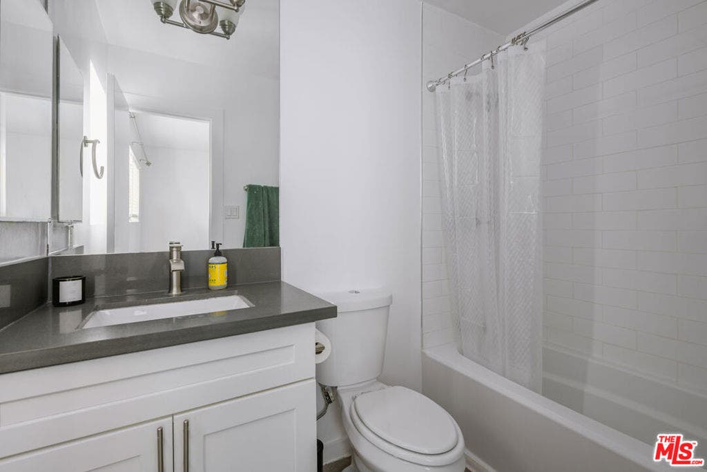 10225 Regent Street, Los Angeles, CA 90034 10225 Regent Street, Los Angeles, CA 90034