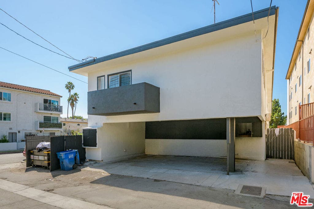 10225 Regent Street, Los Angeles, CA 90034 10225 Regent Street, Los Angeles, CA 90034