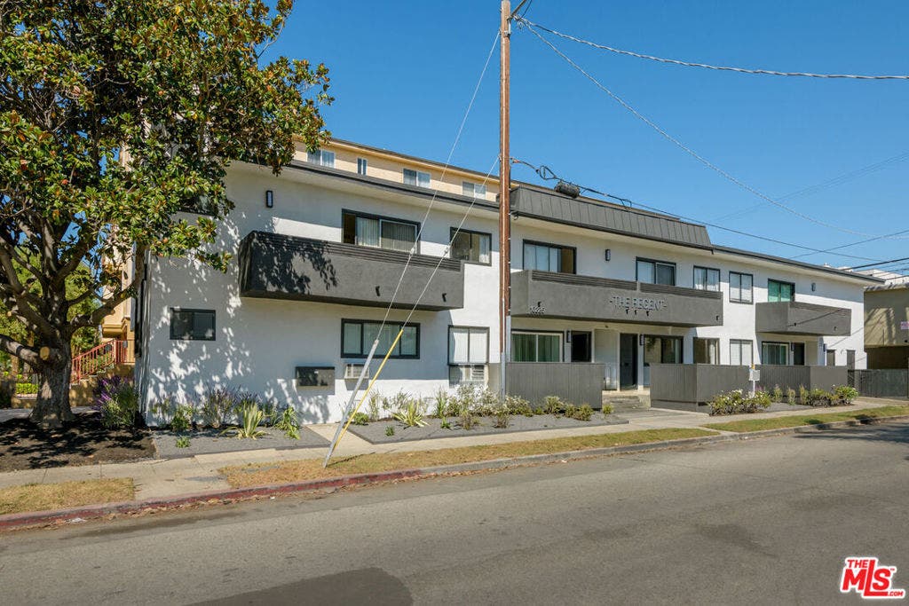 10225 Regent Street, Los Angeles, CA 90034 10225 Regent Street, Los Angeles, CA 90034