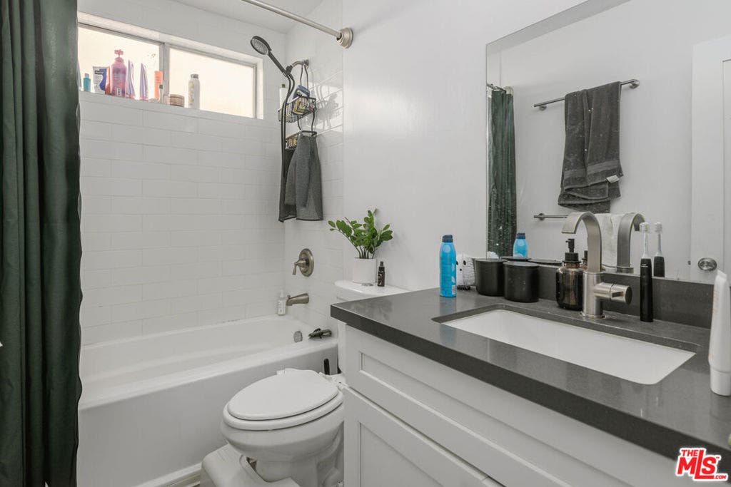 10225 Regent Street, Los Angeles, CA 90034 10225 Regent Street, Los Angeles, CA 90034