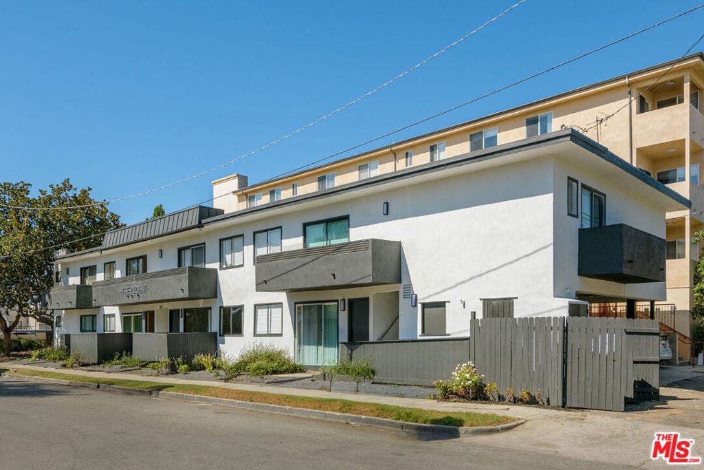 10225 Regent Street, Los Angeles, CA 90034 10225 Regent Street, Los Angeles, CA 90034