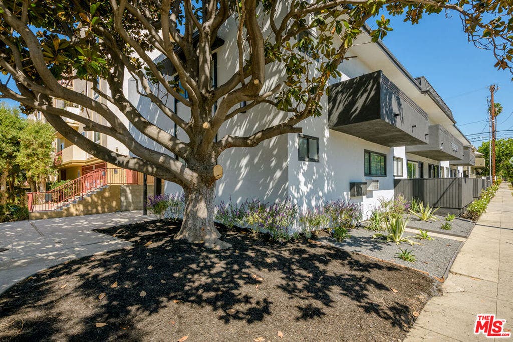 10225 Regent Street, Los Angeles, CA 90034 10225 Regent Street, Los Angeles, CA 90034