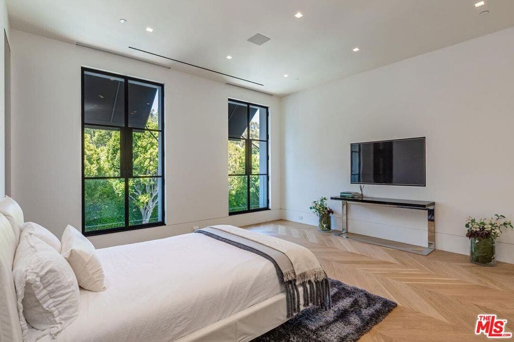 10701 Bellagio Road, Los Angeles, CA 90077