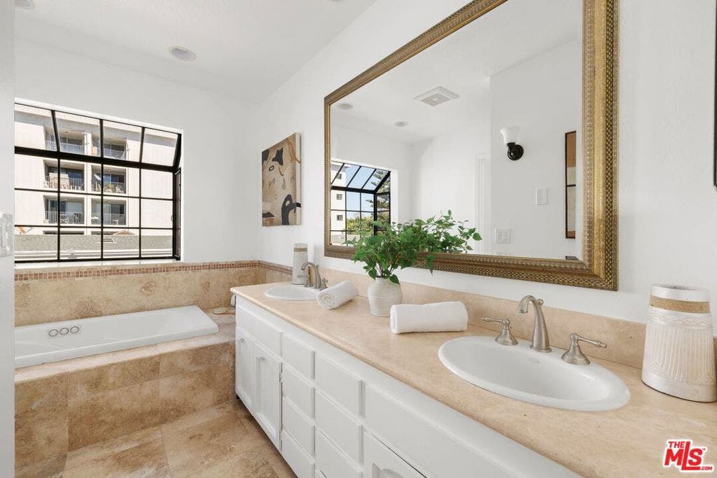 202 San Vicente Boulevard, #12, Santa Monica, CA 90402 202 San Vicente Boulevard, #12, Santa Monica, CA 90402