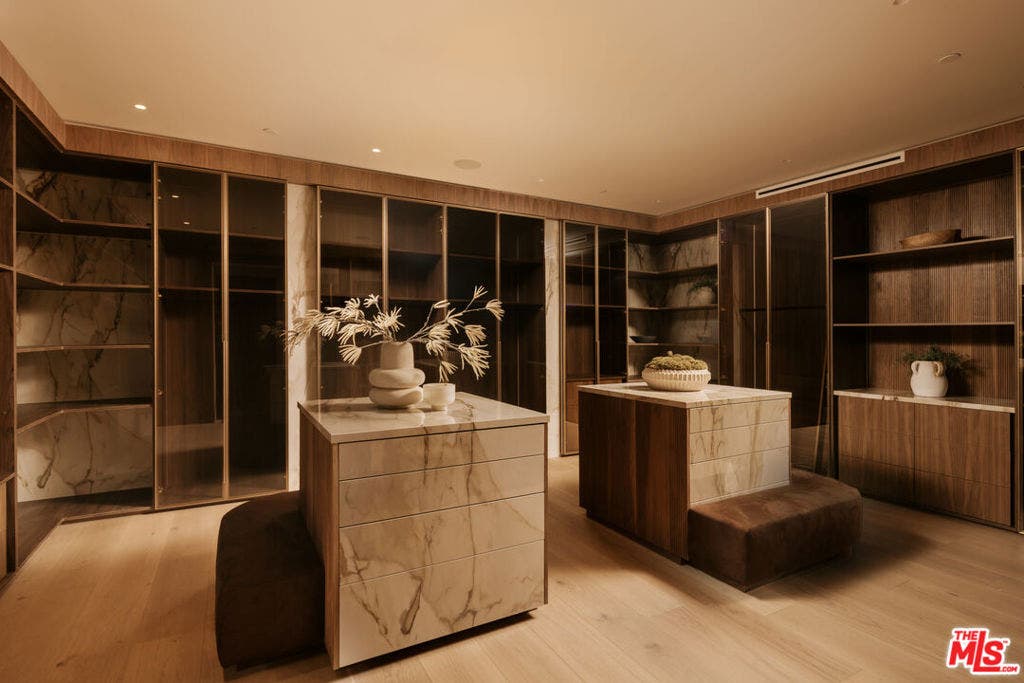 716 N Bedford Drive, Beverly Hills, CA 90210