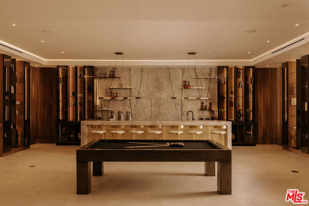 716 N Bedford Drive, Beverly Hills, CA 90210