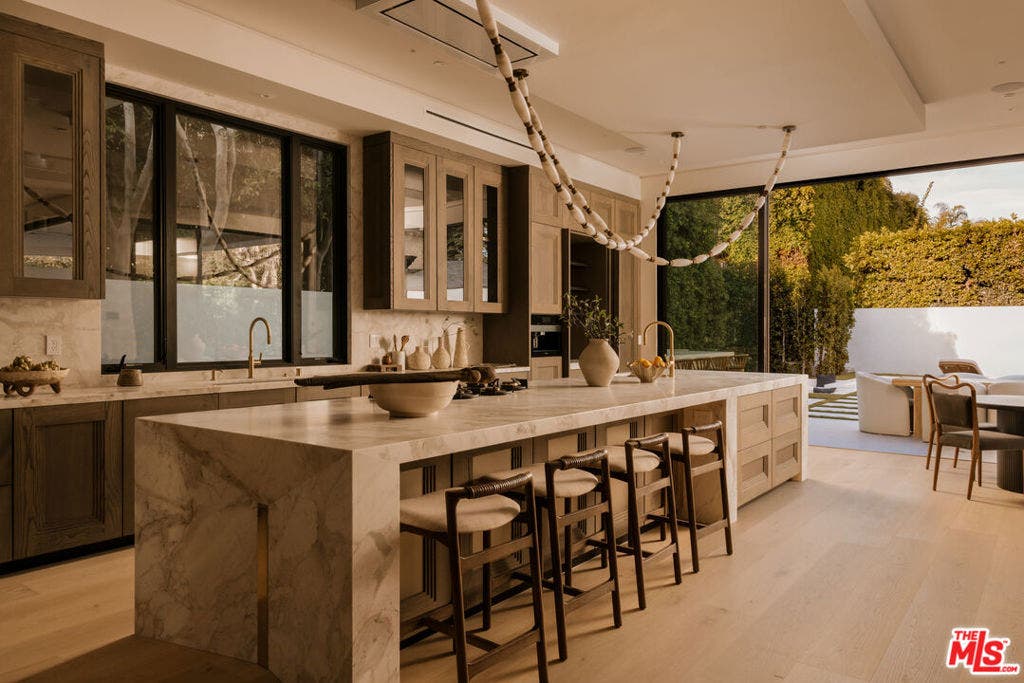 716 N Bedford Drive, Beverly Hills, CA 90210