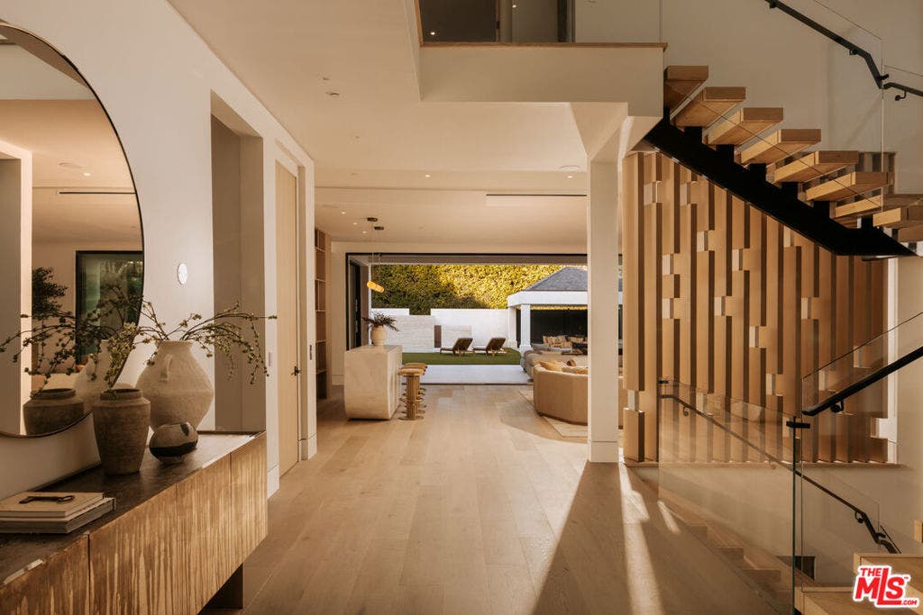 716 N Bedford Drive, Beverly Hills, CA 90210