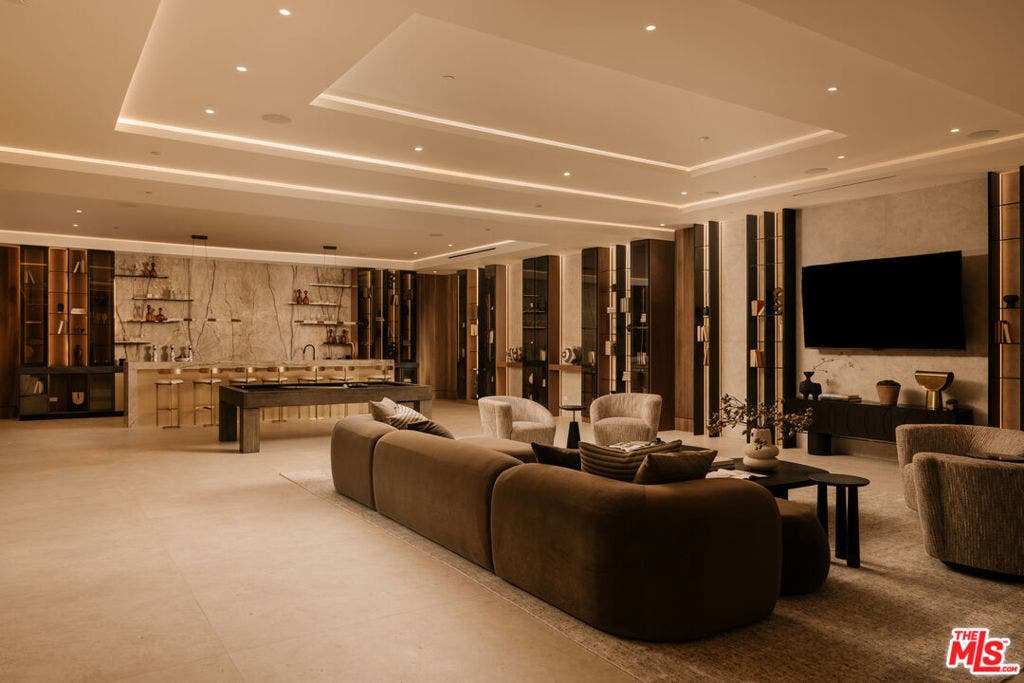 716 N Bedford Drive, Beverly Hills, CA 90210