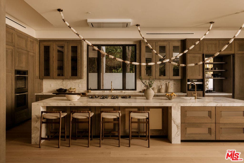 716 N Bedford Drive, Beverly Hills, CA 90210