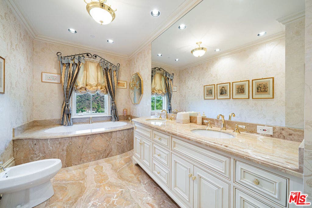 900 W Stafford Road, Thousand Oaks, CA 91361