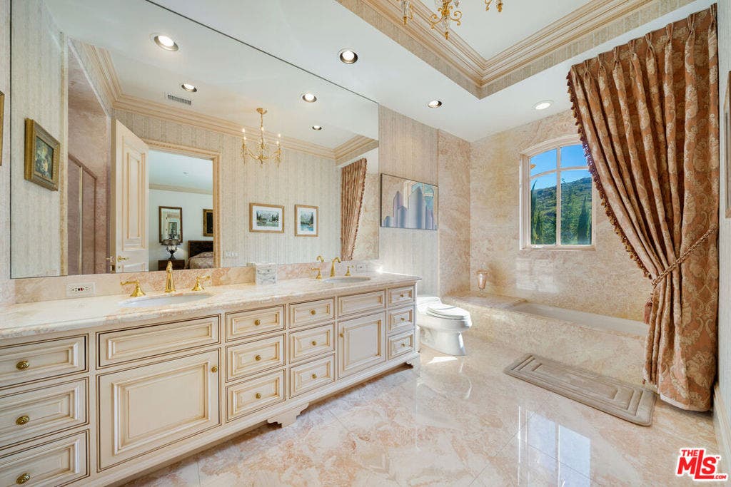 900 W Stafford Road, Thousand Oaks, CA 91361