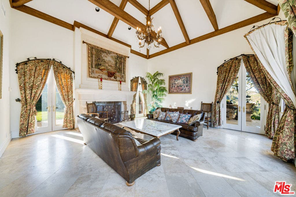 900 W Stafford Road, Thousand Oaks, CA 91361