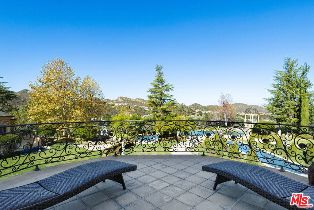 900 W Stafford Road, Thousand Oaks, CA 91361