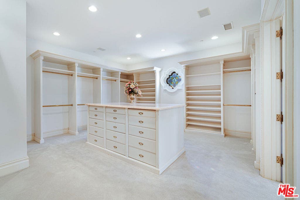 900 W Stafford Road, Thousand Oaks, CA 91361
