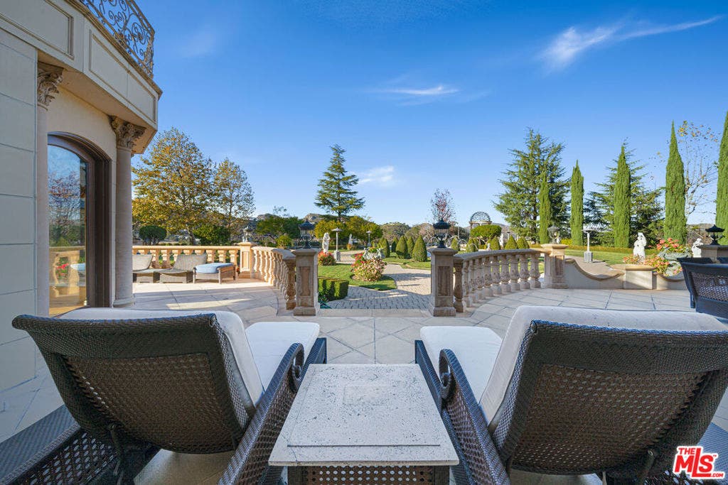 900 W Stafford Road, Thousand Oaks, CA 91361