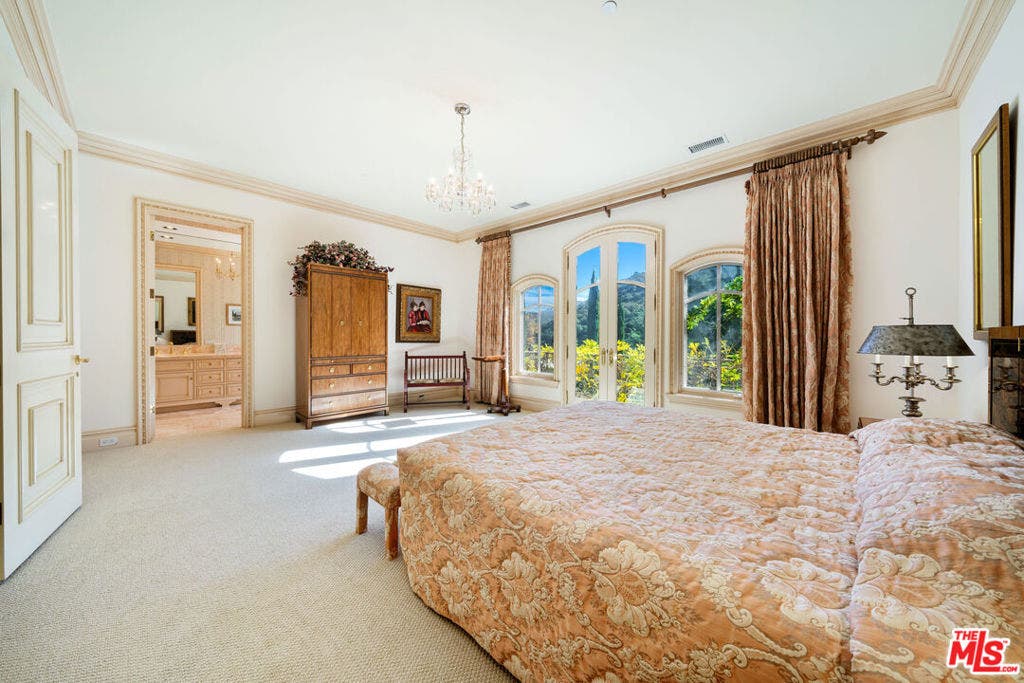 900 W Stafford Road, Thousand Oaks, CA 91361