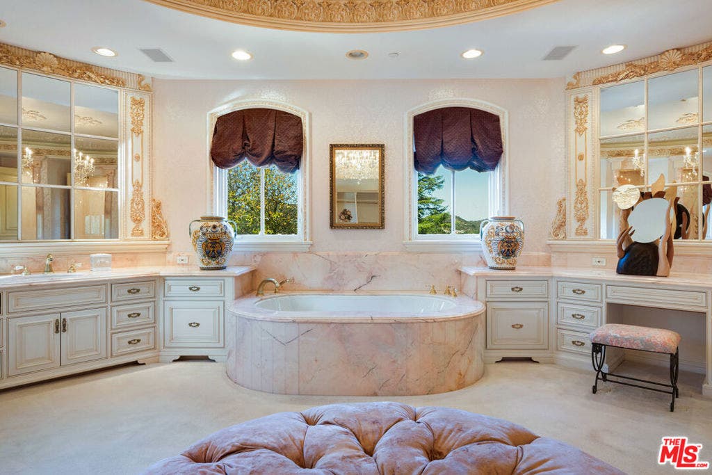 900 W Stafford Road, Thousand Oaks, CA 91361